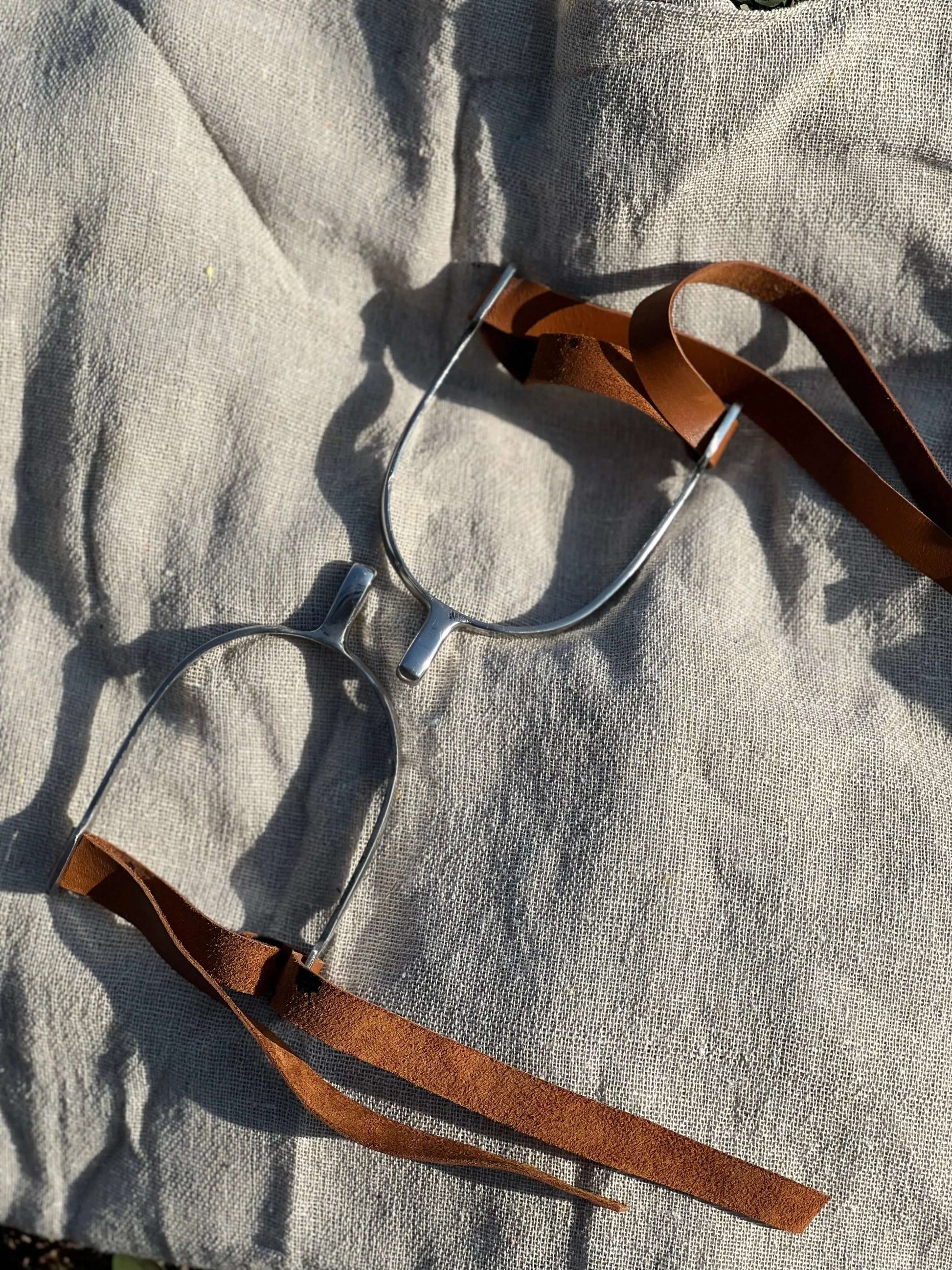 Equestrian spurs with polished steel and genuine leather