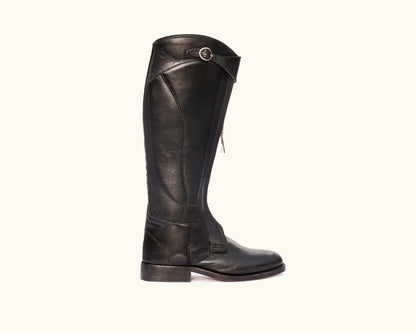 Horse rider wearing Devogue 3-layer D boots