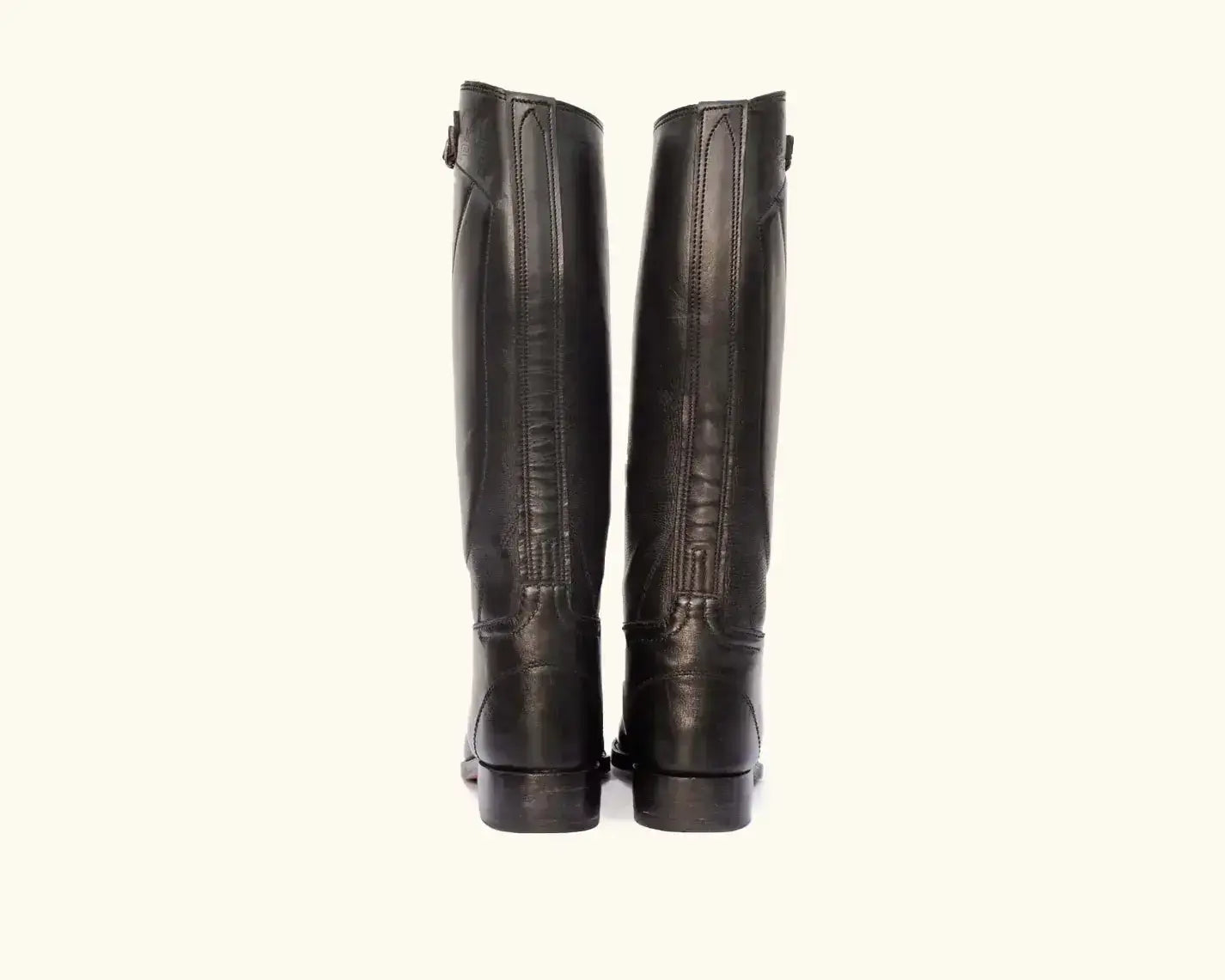 Horse rider wearing 3-layer D boots